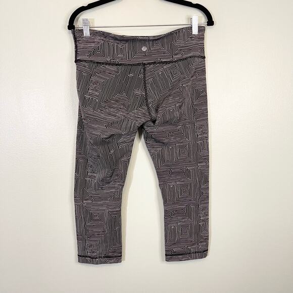 Lululemon Womens Activewear Under Crop Athletic High Rise Leggings Size 8 - Picture 2 of 8